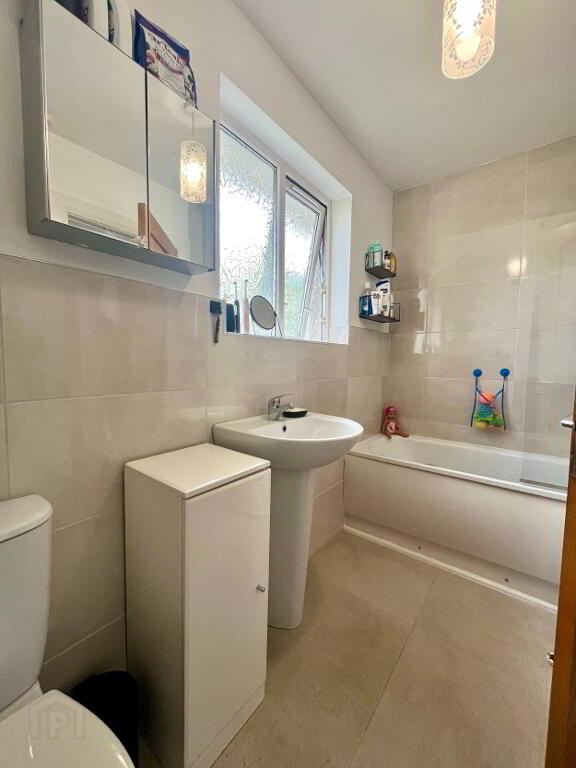 Photo 10 of 2 Broomhill Avenue, Londonderry