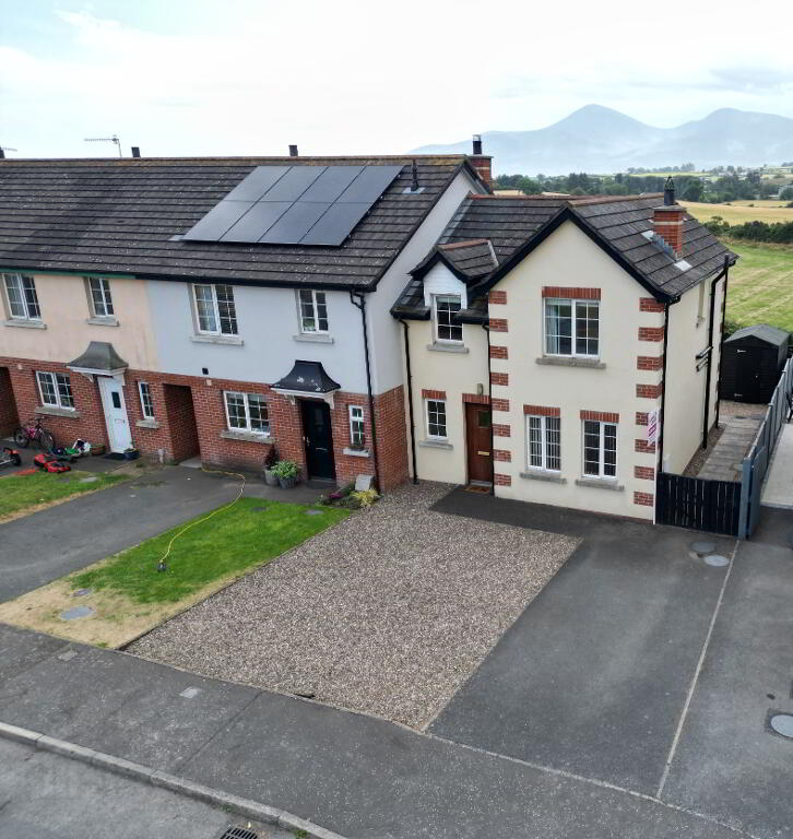 Photo 2 of 11 Castleglen Way, Dundrum