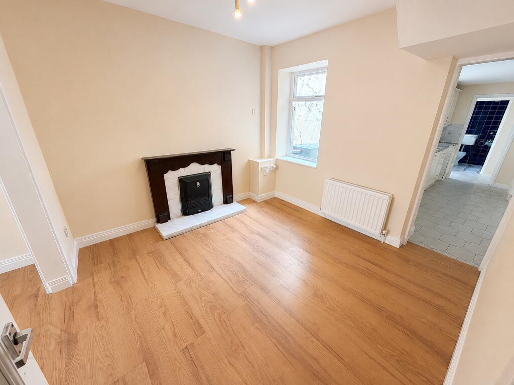 Photo 2 of 27 Edenmore Street, Cityside, L'Derry