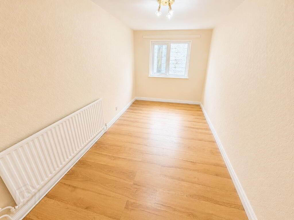 Photo 6 of 27 Edenmore Street, Cityside, L'Derry