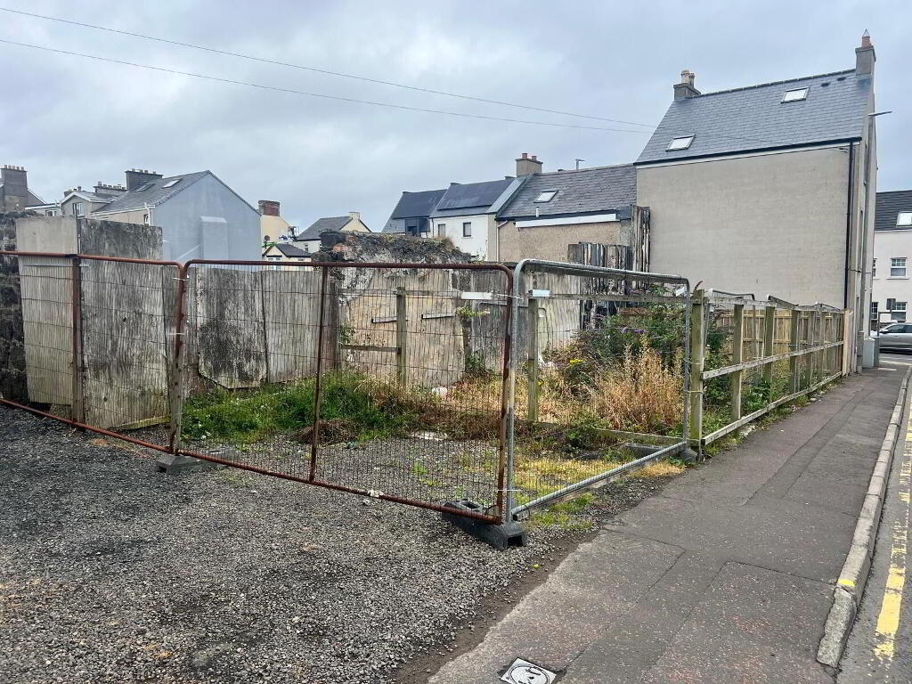 Photo 1 of 16 Victoria Street, Portrush