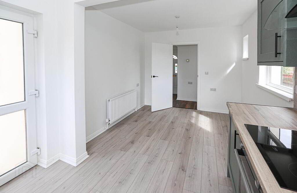 Photo 17 of 6 Graymount Grove, Newtownabbey