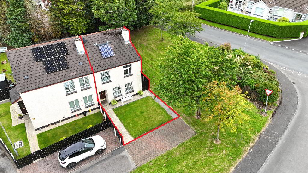Photo 38 of 28 Castle View, Newtownstewart