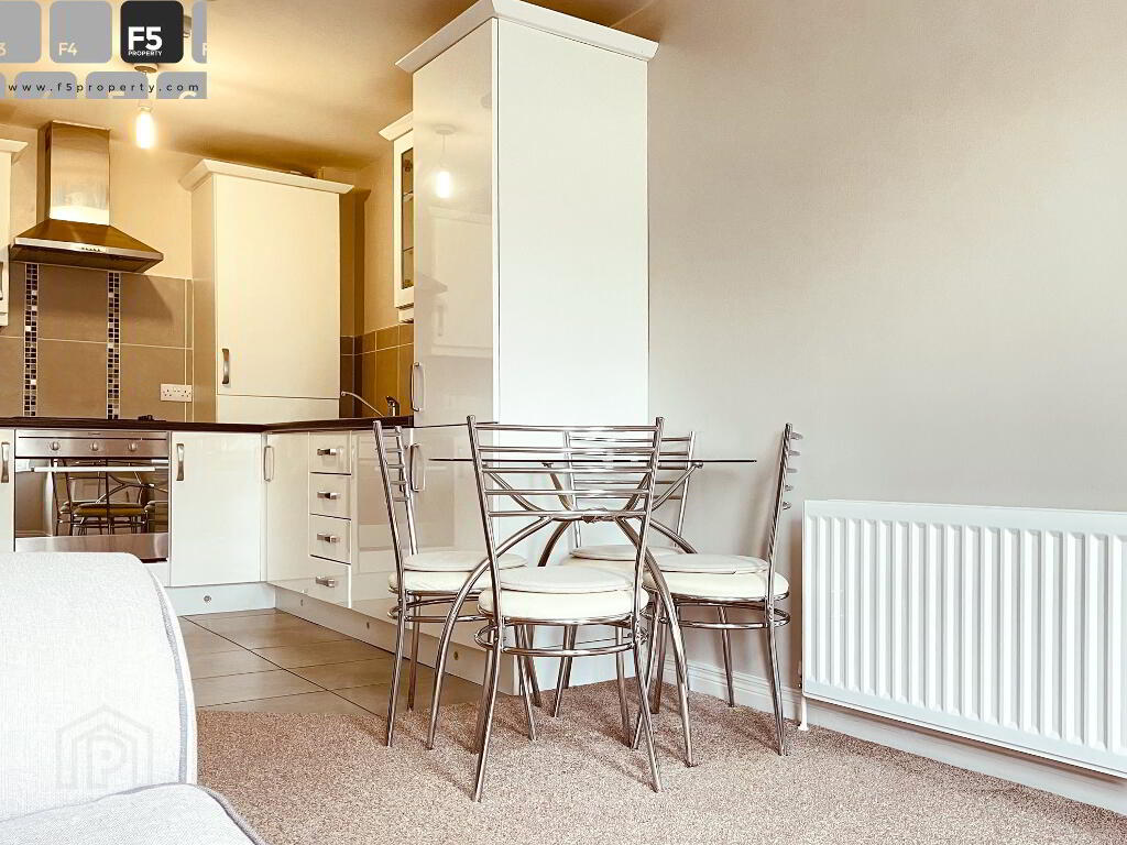 14 1 West Circular Close - kitchen and dining area