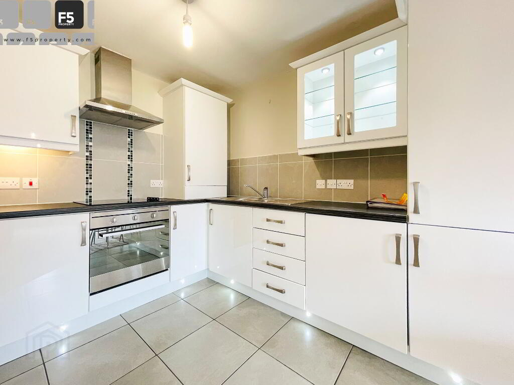 14 1 West Circular Close - kitchen