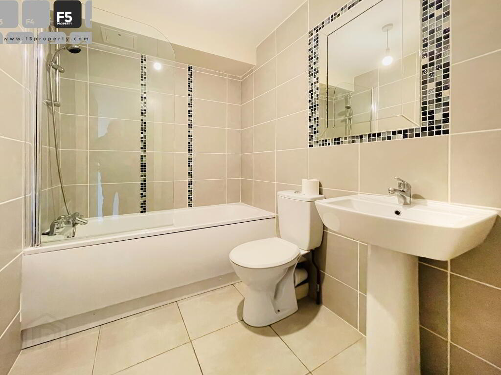 14 1 West Circular Close - bathroom