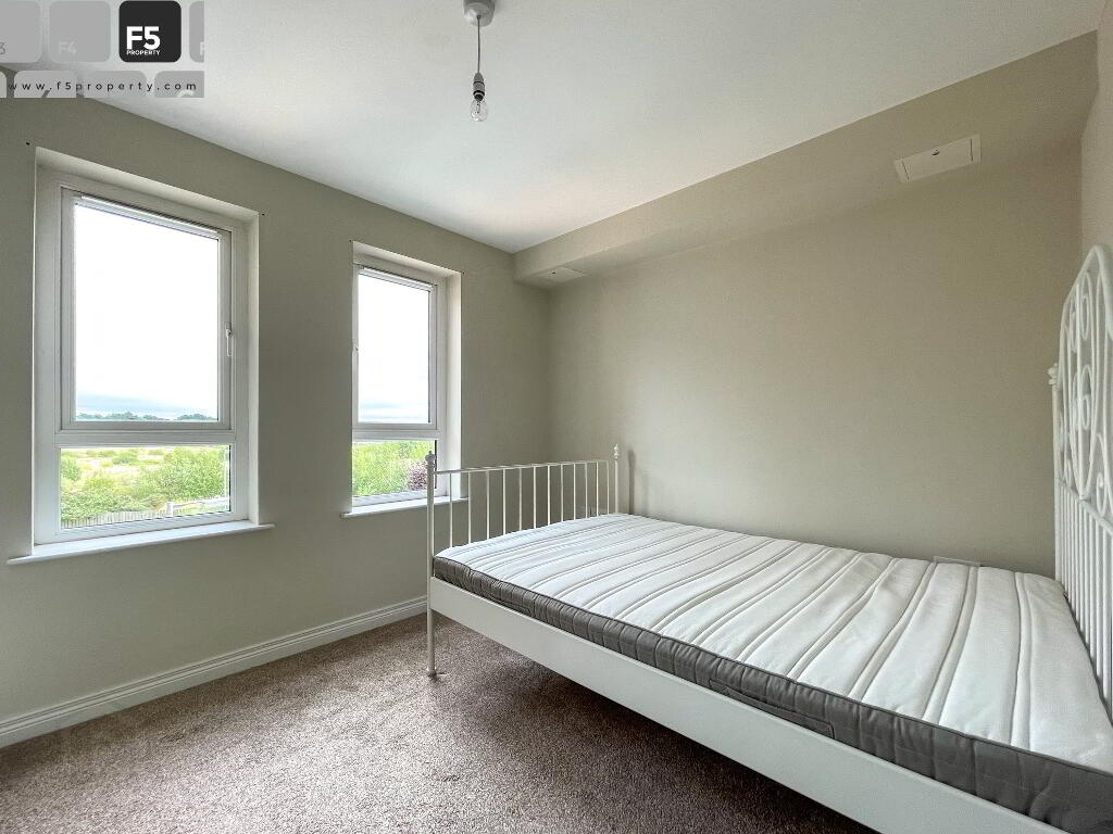 14 1 West Circular Close - bedroom 1