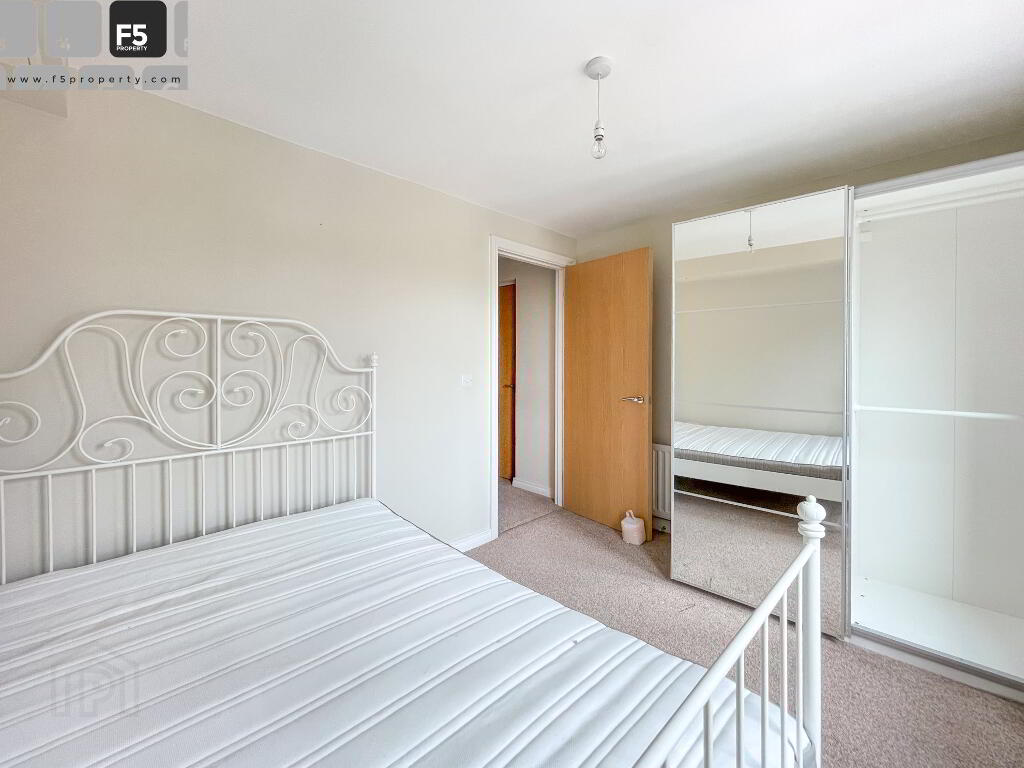 14 1 West Circular Close - bedroom 1