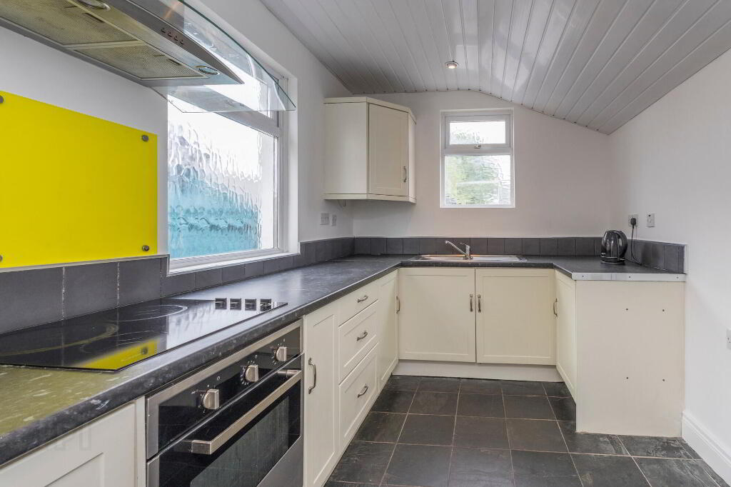 Photo 8 of 428 Castlereagh Road, Belfast