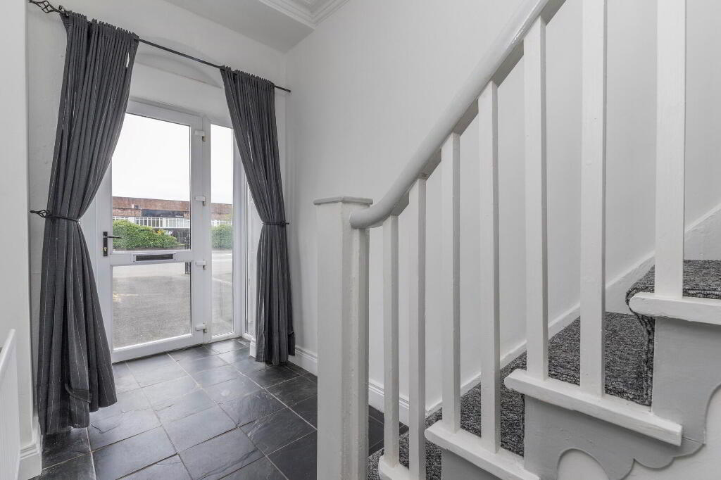 Photo 3 of 428 Castlereagh Road, Belfast