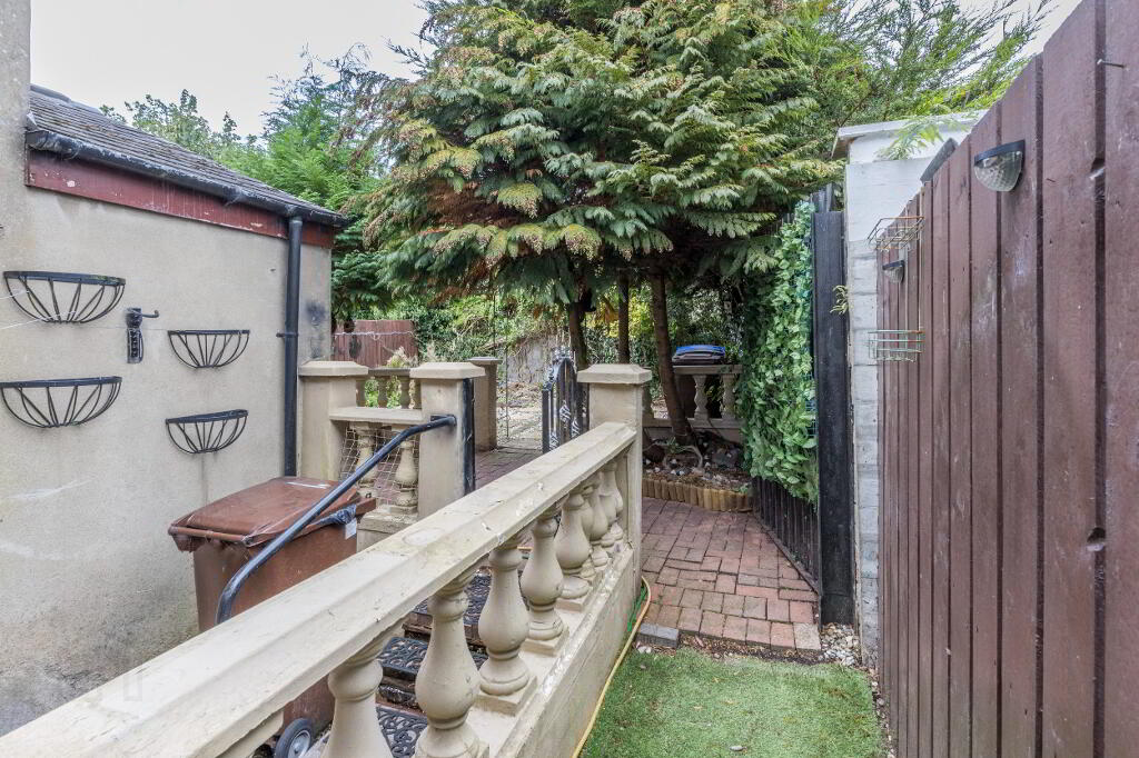 Photo 16 of 111 Ballygomartin Road, Belfast