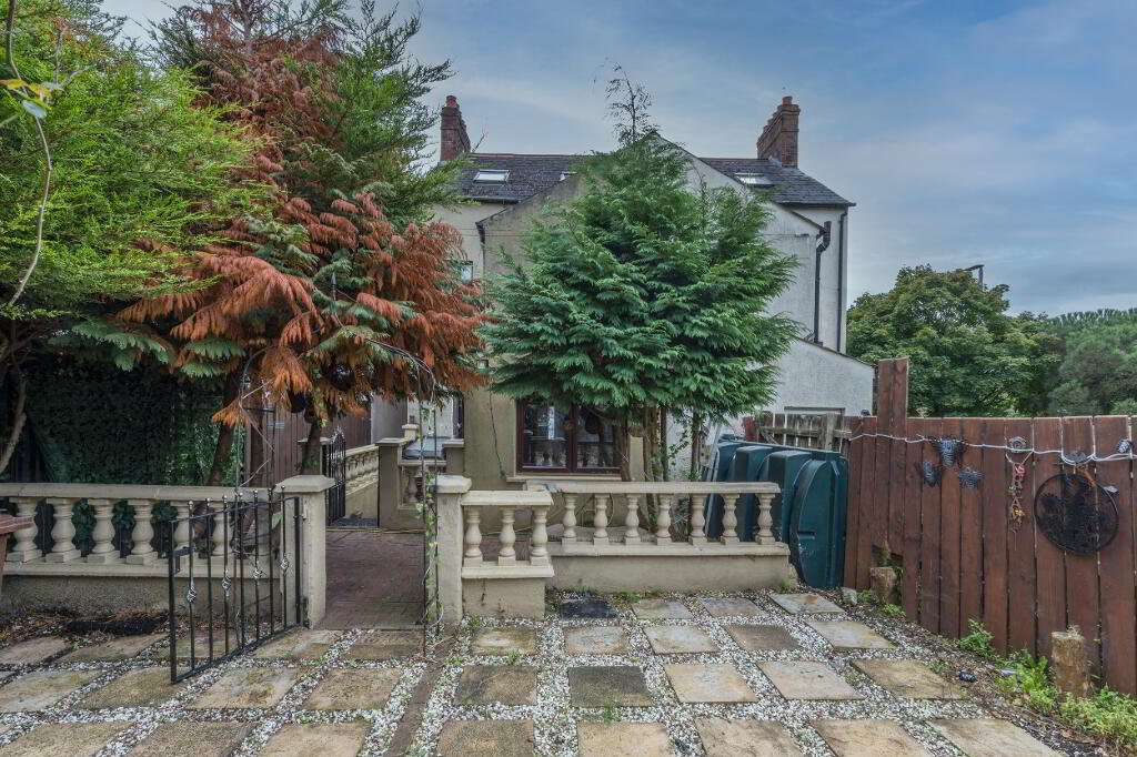 Photo 18 of 111 Ballygomartin Road, Belfast