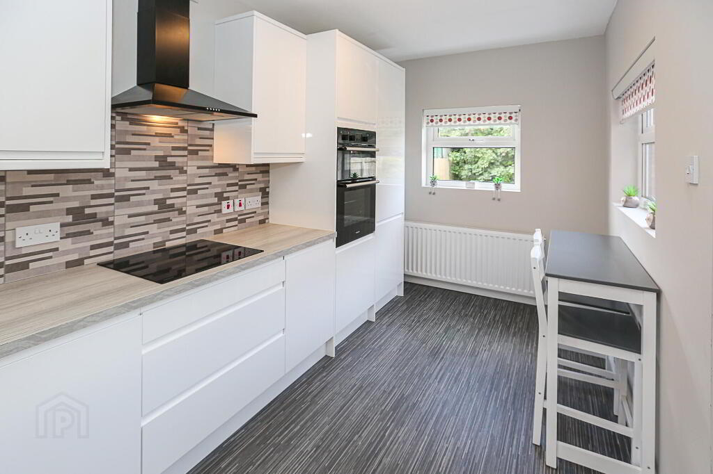 Photo 13 of 52 Hillsborough Drive, Belfast