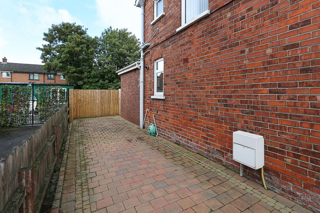 Photo 44 of 52 Hillsborough Drive, Belfast