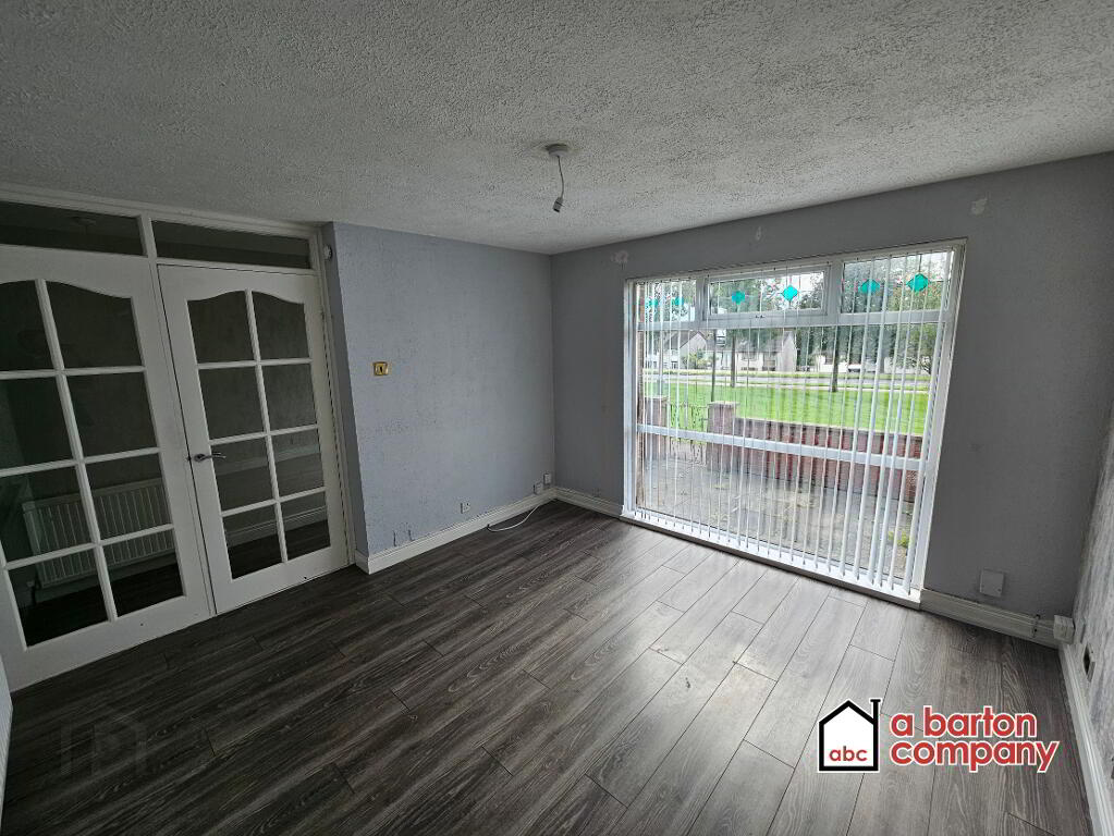 Photo 2 of 31 O'Neill Road, Rathcoole, Newtownabbey