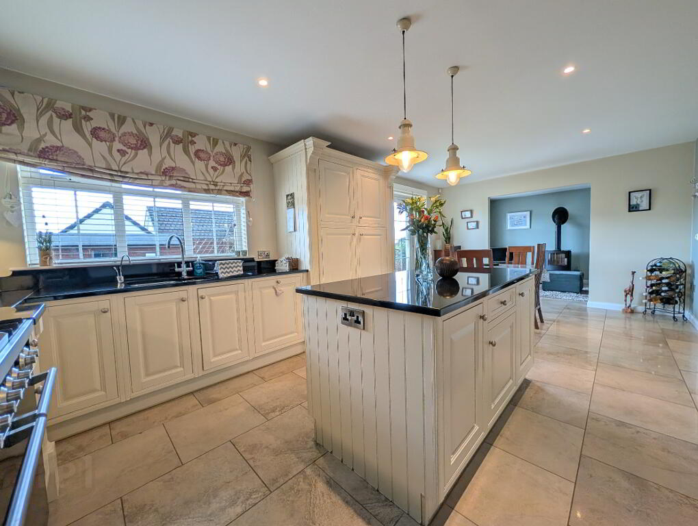 Photo 10 of 25 Tollymore Brae, Newcastle