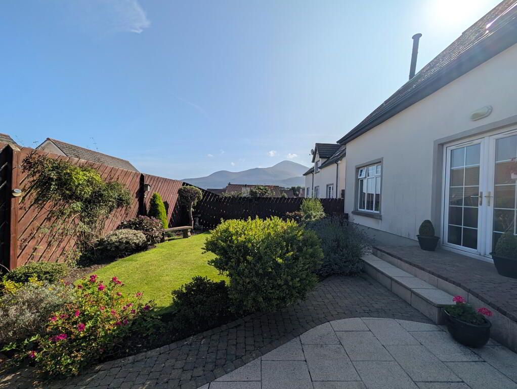Photo 31 of 25 Tollymore Brae, Newcastle