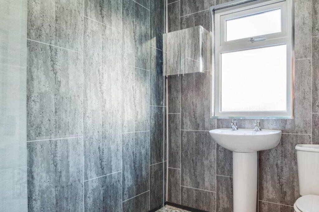 Photo 18 of 127 Clandeboye Road, Bangor