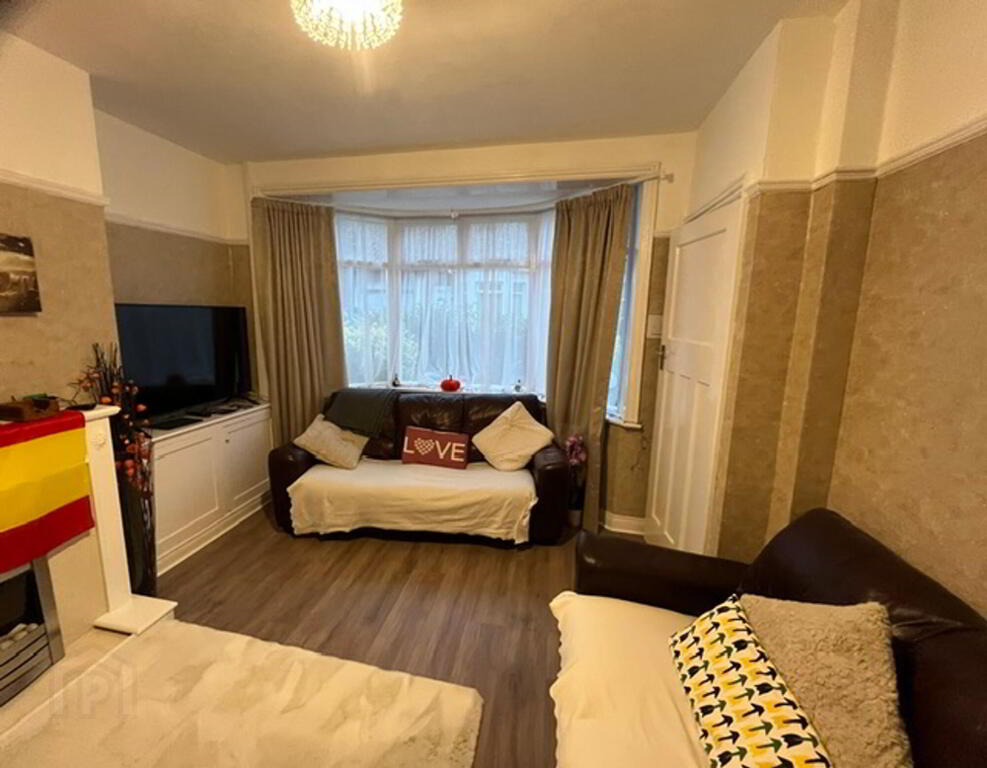 Photo 2 of 31 Dunraven Avenue, Belfast