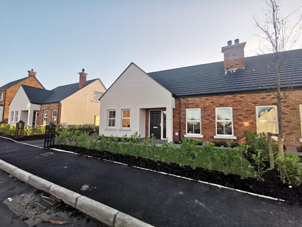 Photo 2 of 16 Oak Country Way, Londonderry