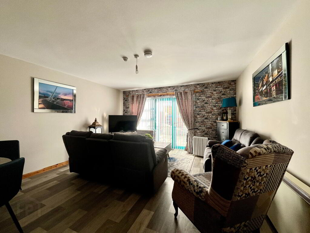 Photo 4 of 36 Queens Court, Londonderry