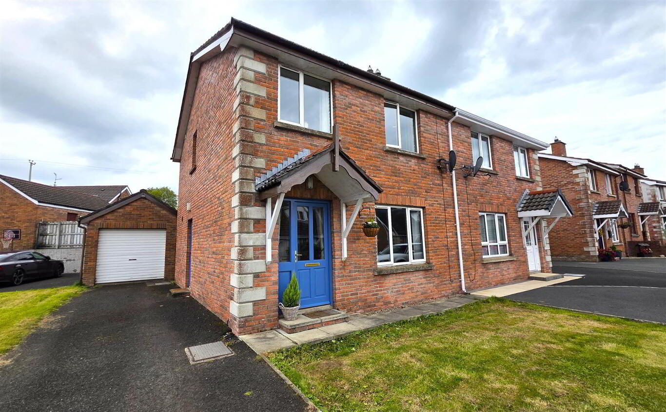 77 The Oaks Randalstown, BT41 3NE