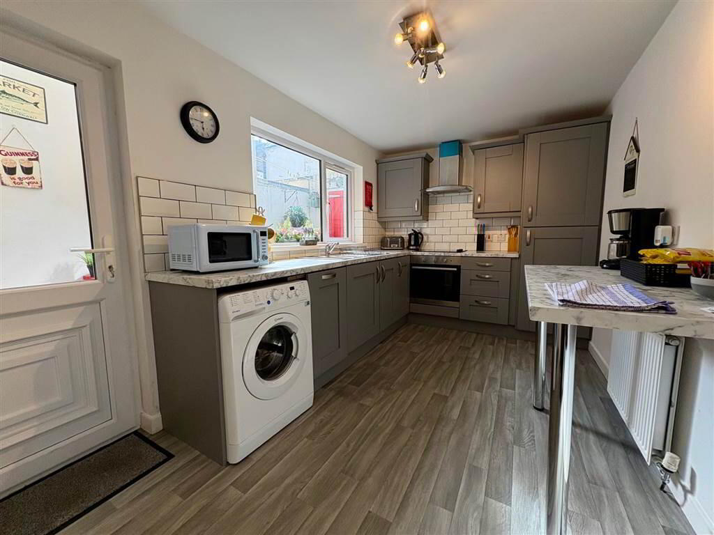 28 Dunvegan Street — property photo 7 of 20
