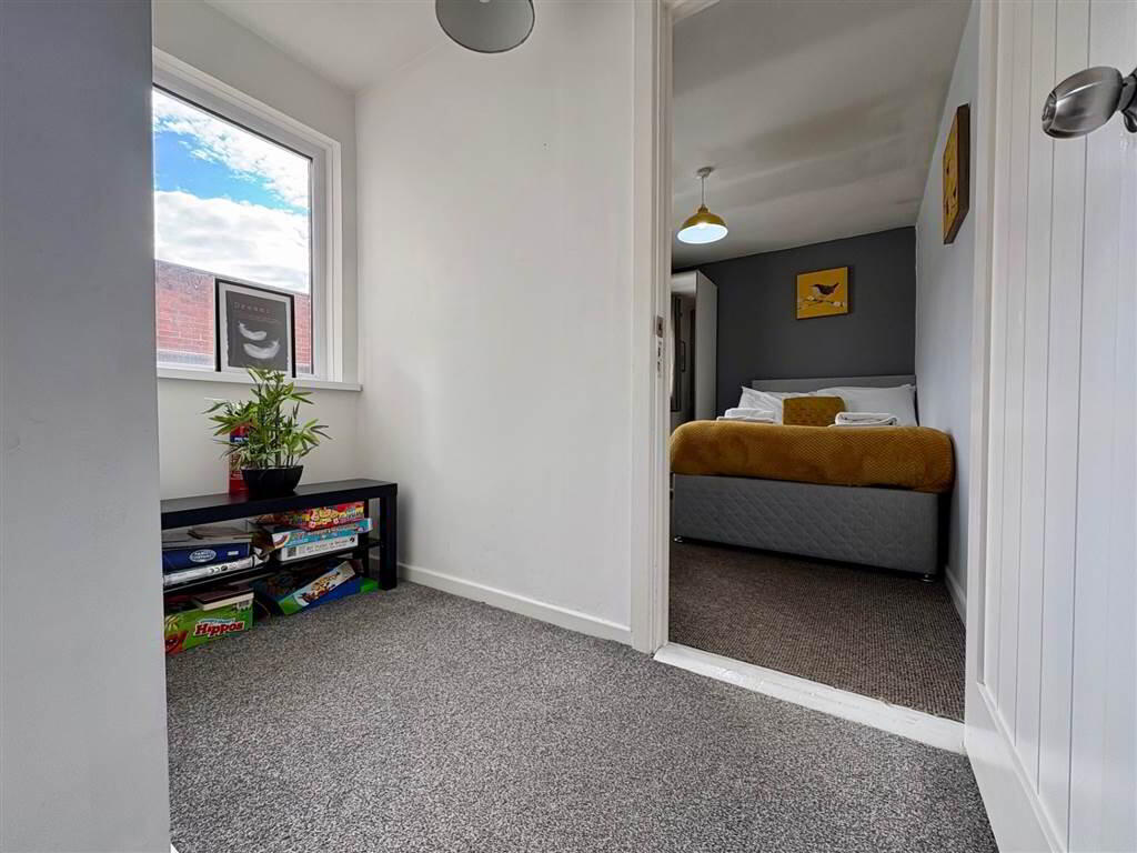 28 Dunvegan Street — property photo 9 of 20