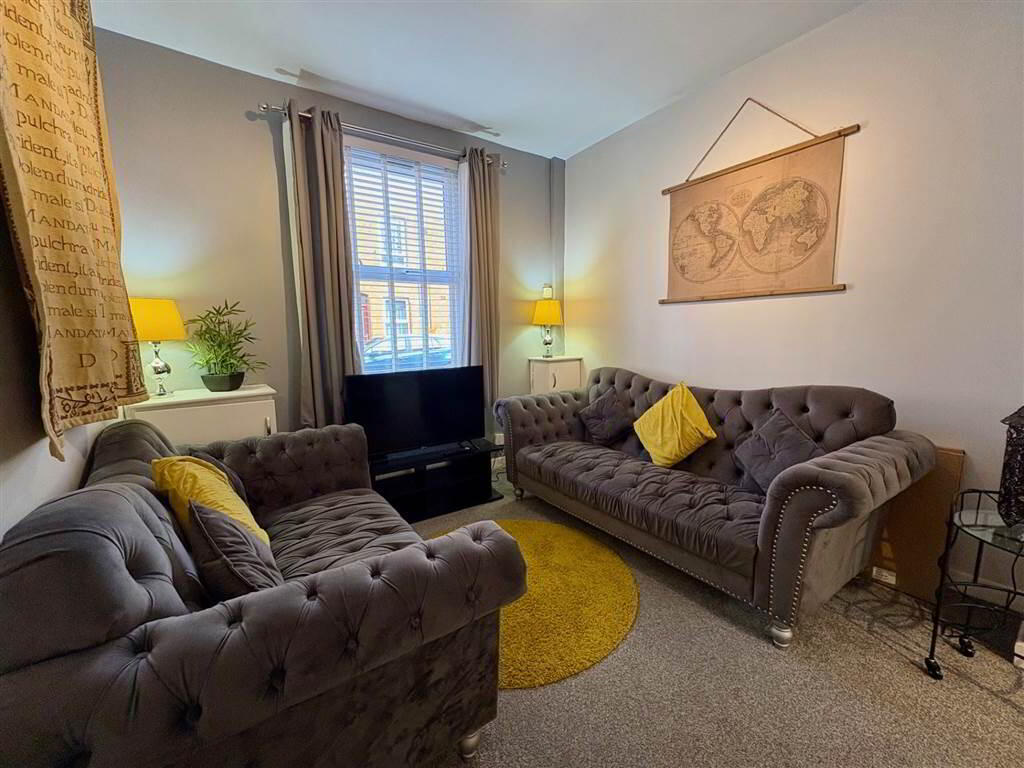 28 Dunvegan Street — property photo 4 of 20