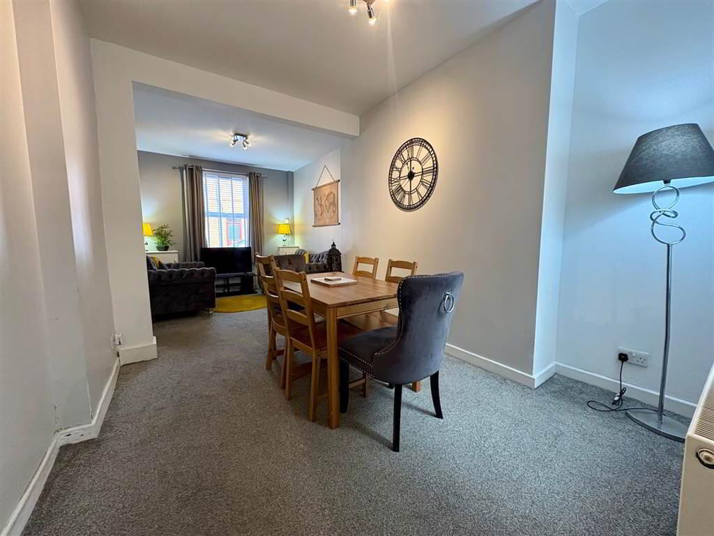 28 Dunvegan Street — property photo 6 of 20
