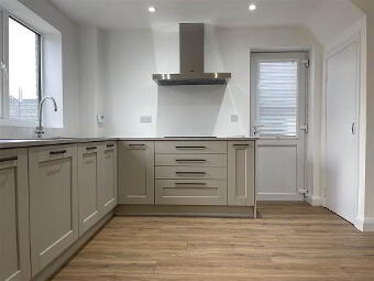 9a Woodland Park, Lisburn, BT28 1LD photo 4