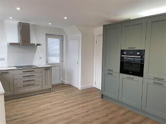 9a Woodland Park, Lisburn, BT28 1LD photo 2