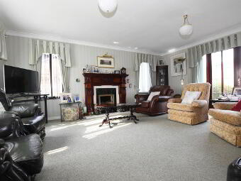 7 Ogles Grove, Hillsborough, BT26 6RS photo 2