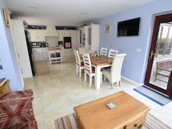 7 Ogles Grove, Hillsborough, BT26 6RS photo 3