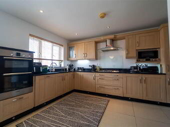 13 Hanover Hill, Bangor, BT19 7NR photo 3