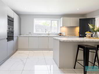 8 Highfields Close, Lisburn, BT28 3GL photo 3