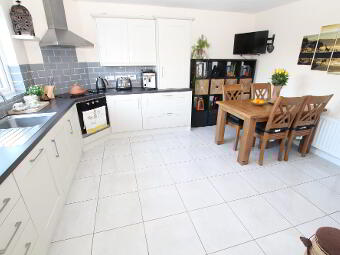 29 Headington Manor, Lurgan, Craigavon, BT66 6TQ photo 3