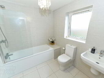 7 Highgrove Green, Carrickfergus, BT38 9UB photo 4