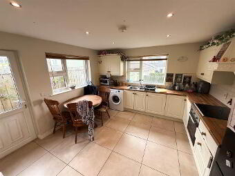 77 O'Neill Avenue, Newry, BT34 2DY photo 4