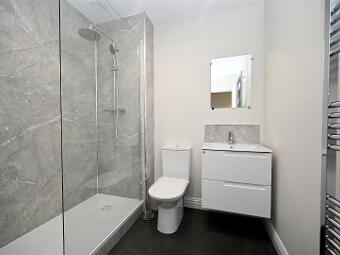 Apt 7, 39 Dundela Crescent, Belfast, BT4 3BN photo 4