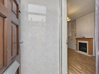 38 St. James's Crescent, Belfast, BT12 6DW photo 2