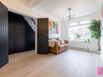 27 Sandbrook Park, Belfast, BT4 1NL photo 3