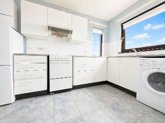 Apt 1 Sea Point, Belfast Road, Carrickfergus, BT38 8BB photo 2