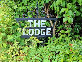 'The Lodge', 1 Sandringham Court photo 2