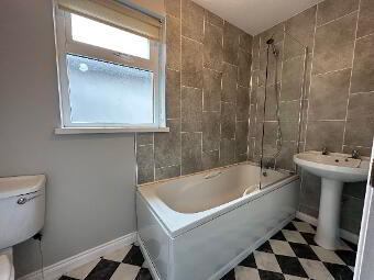 14 Lower Waterloo Road, Larne, BT40 1NP photo 4