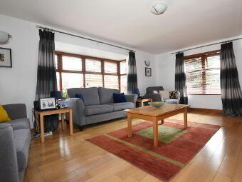 2 Henley Hall, Hillsborough, BT26 6RZ photo 2