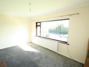 28 Comber Road, Saintfield, Ballynahinch, BT24 7BB photo 4