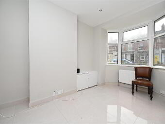 35 Surrey Street, Belfast, BT9 7FR photo 2