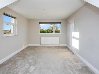 6 Thorndale Road North, Ballynahinch Road, Carryduff, Belfast, BT8 8HY photo 4