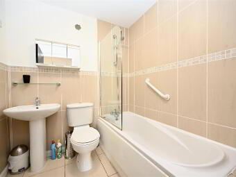 Apt 7 Pottinger's Quay, 25 Short Strand, Belfast, BT5 4AS photo 4